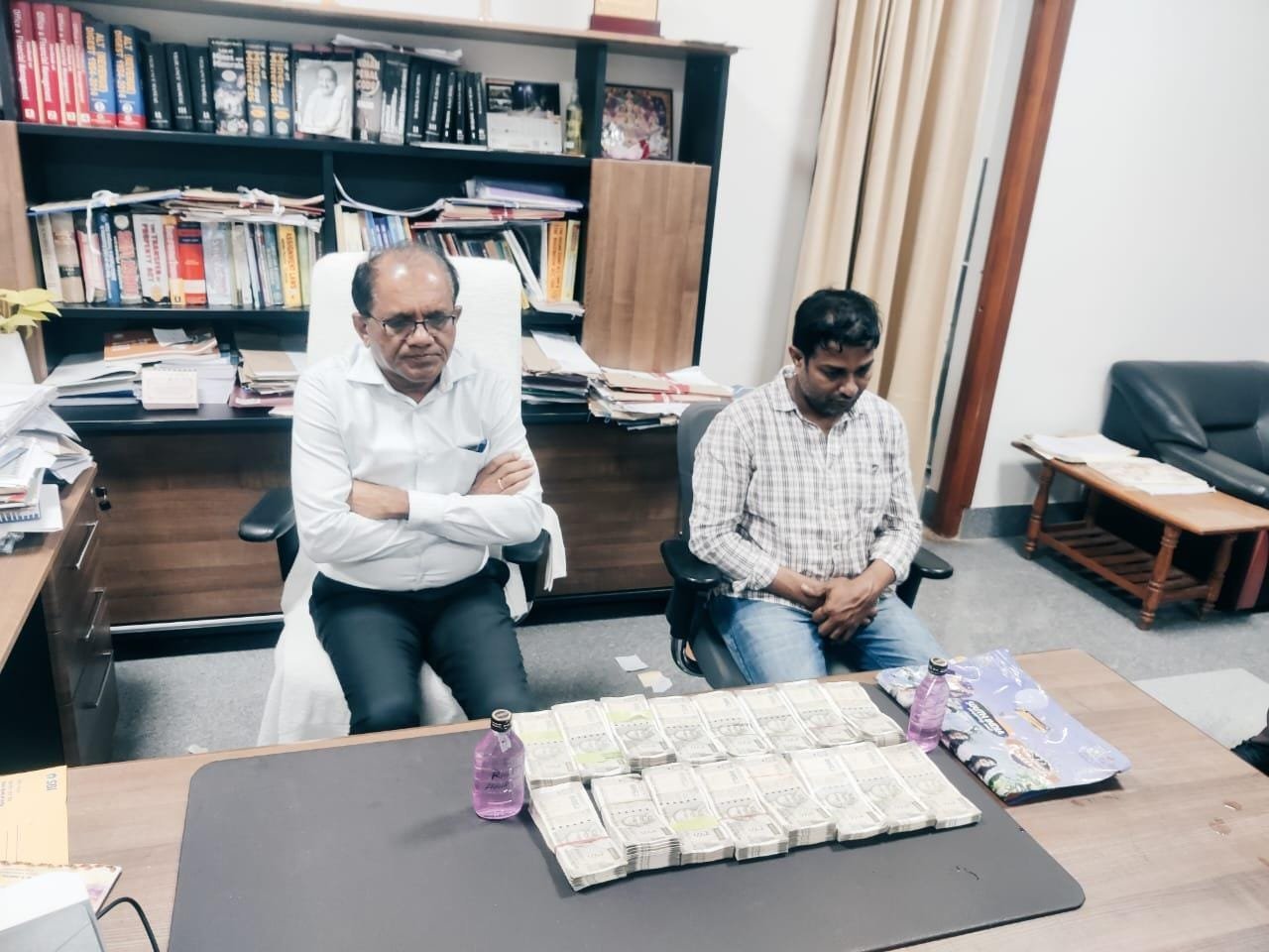 ఎసిబి వలలో జాయింట్ కలెక్టర్... ఔటర్ రింగురోడ్డు దగ్గర డబ్బు తీసుకుని రా..?