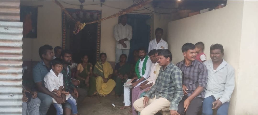 మృతురాలి కుటుంబానికి ప్రభుత్వమే ఆదుకోవాలి
