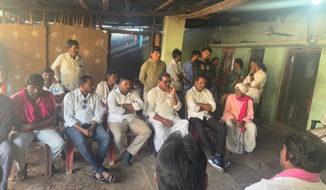 బ్యాంకులో ఆత్మహత్య చేసుకున్న రైతు కుటుంబాన్ని పరామర్శించిన బోరంచు శ్రీకాంత్ రెడ్డి