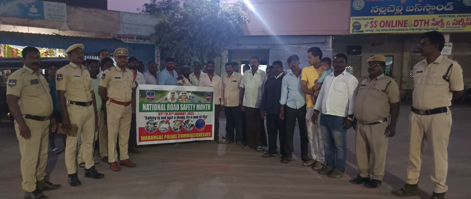రోడ్డు భద్రత నియమాలు అందరూ పాటించాలి: ఎస్సై&nbsp; గోవర్ధన్