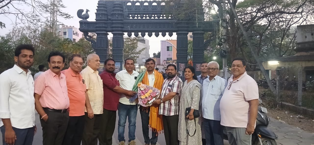 డాక్టరేట్ అందుకున్న భూక్య హుస్సేన్ నాయక్