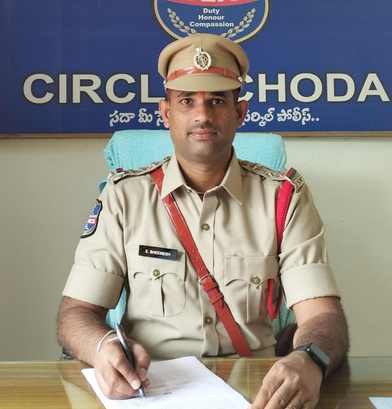 సామాజిక సంఘాల పేరుతో దోపిడీకి యత్నిస్తున్న వ్యక్తి అరెస్ట్ - ఇచ్చోడా సీఐ ఈ భీమేష్