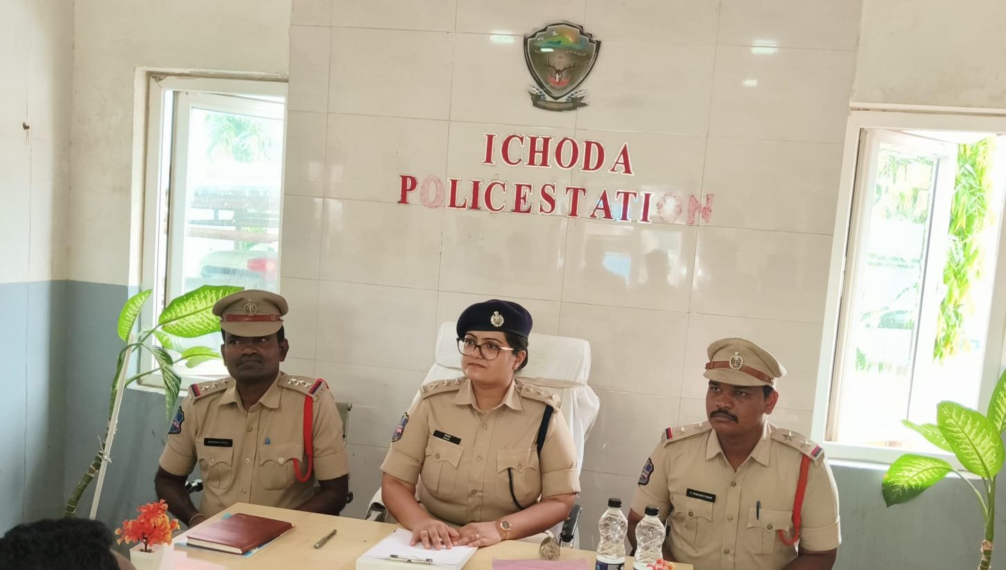నకిలీ ఆధార్ కార్డులు, నివాస ధ్రువపత్రాలను తయారు చేసే ముఠా సభ్యుల అరెస్టు - ముగ్గురి రిమాండ్