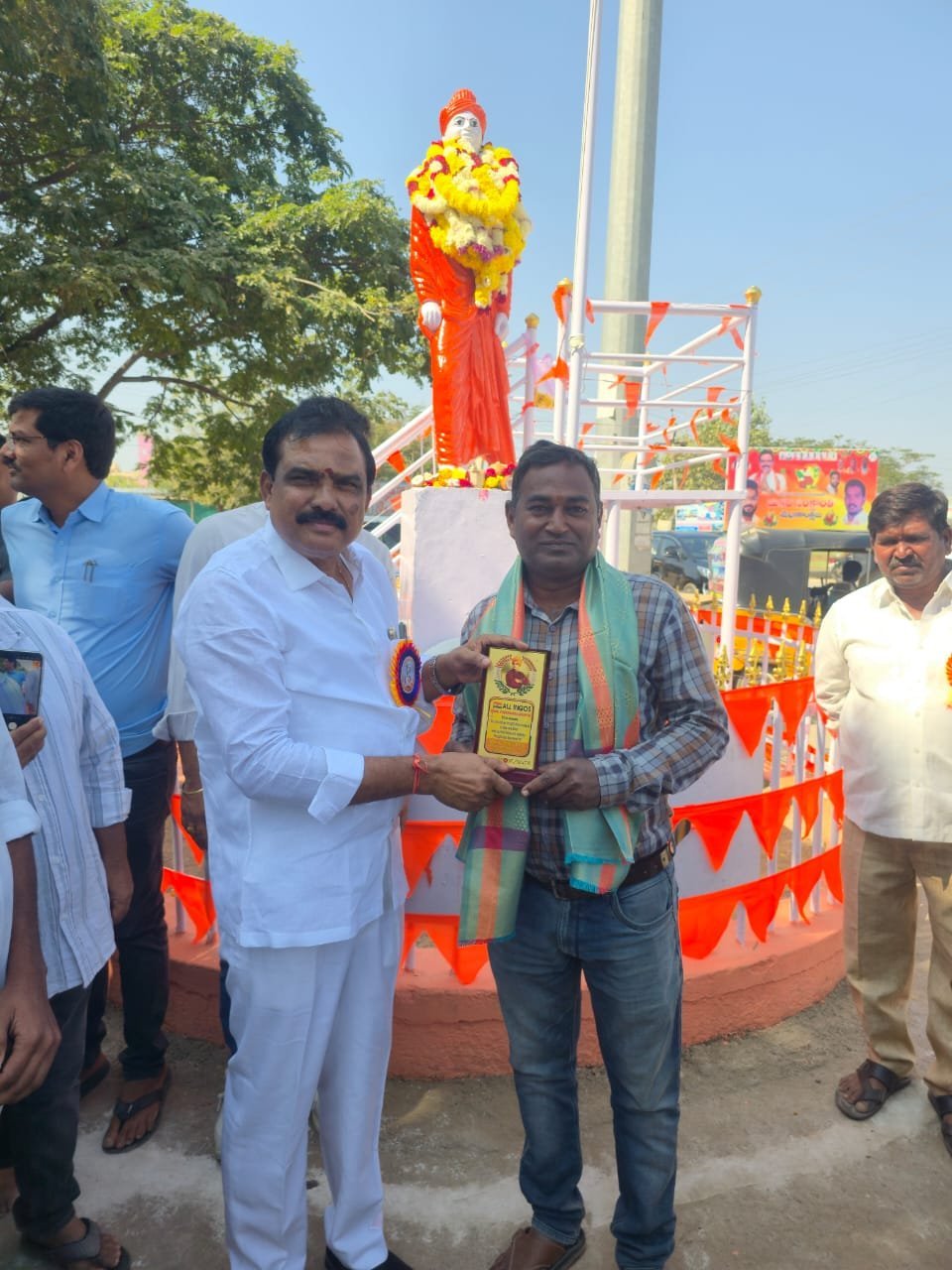 వివేకానంద జయంతి సందర్భంగా సన్మానం