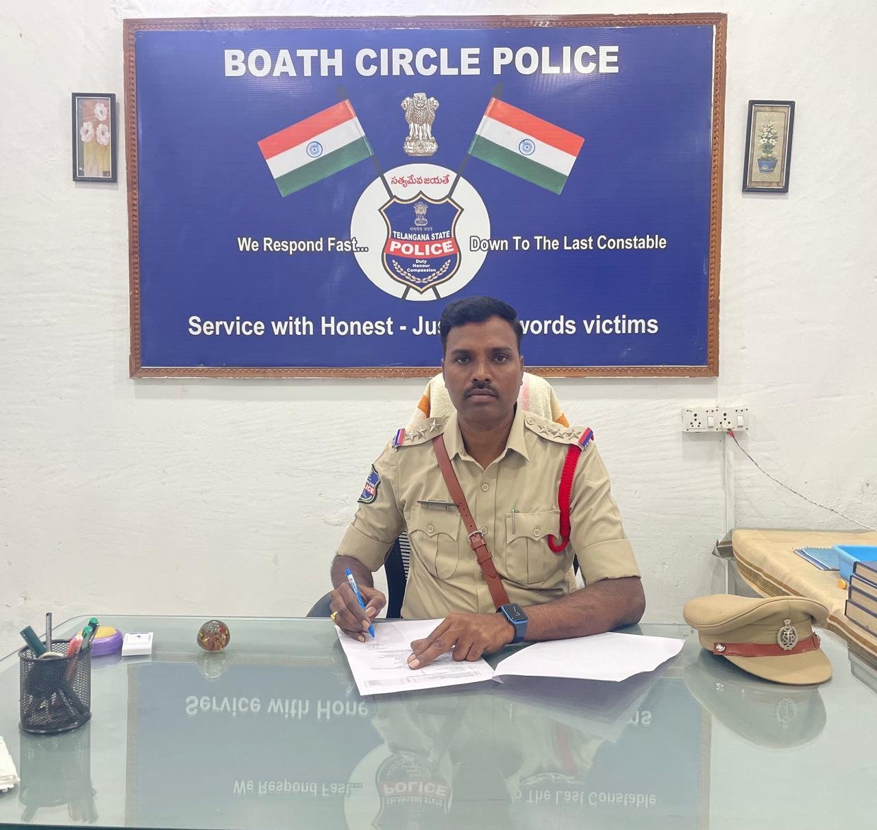 ప్రభుత్వ ఉద్యోగిని బెదిరించిన కేసులో ముగ్గురు రిపోర్టర్లపై కేసు, ఒకరి అరెస్ట్